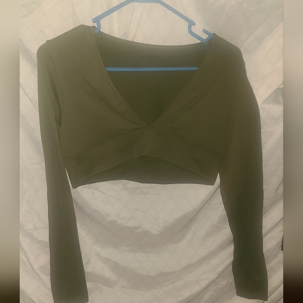 Garage size L green crop top.